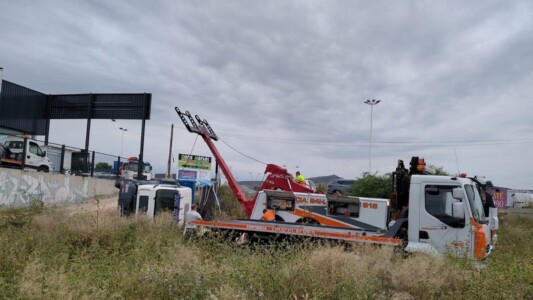 grua-camion-volcado-gruasamoros